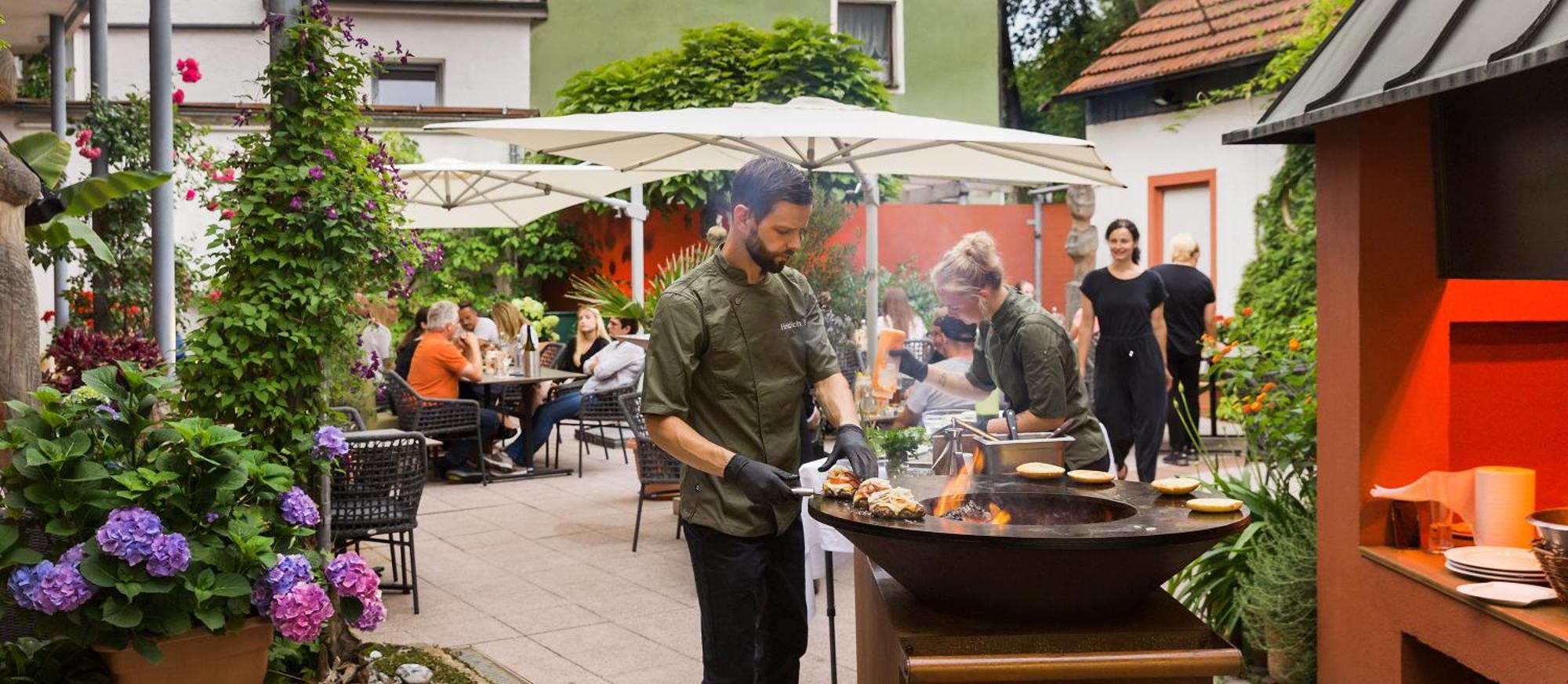 Wirtshaus & Hotel Goldener Greif Edelsfeld Экстерьер фото