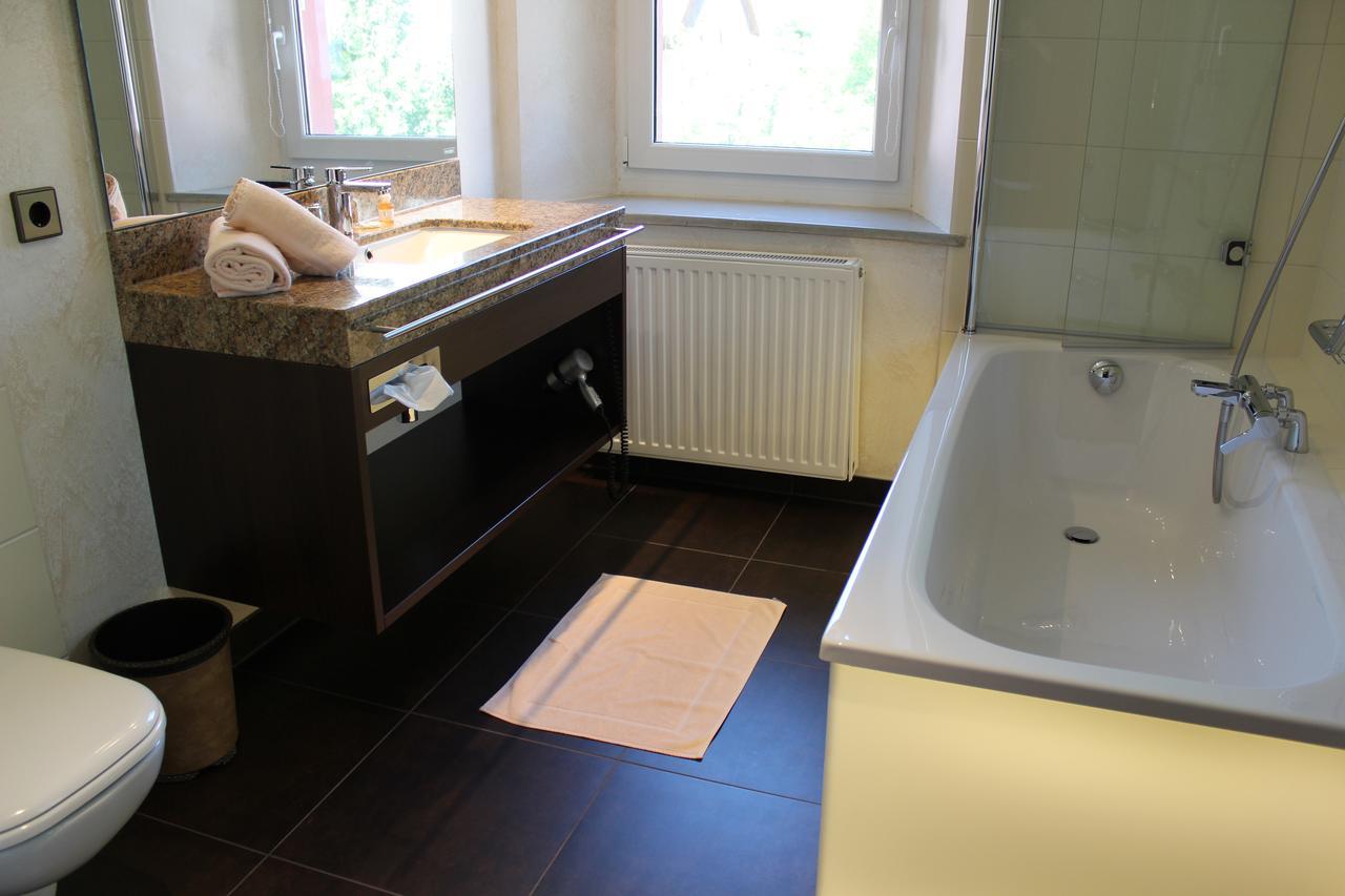 Wirtshaus & Hotel Goldener Greif Edelsfeld Экстерьер фото